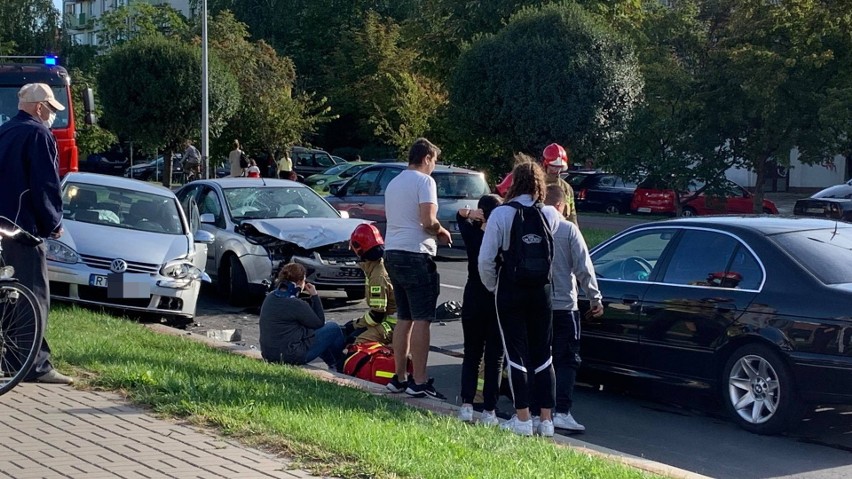 Wypadek w Tarnobrzegu. Na ulicy Kwiatkowskiego zderzyły się trzy samochody, jedna osoba ranna (ZDJĘCIA)