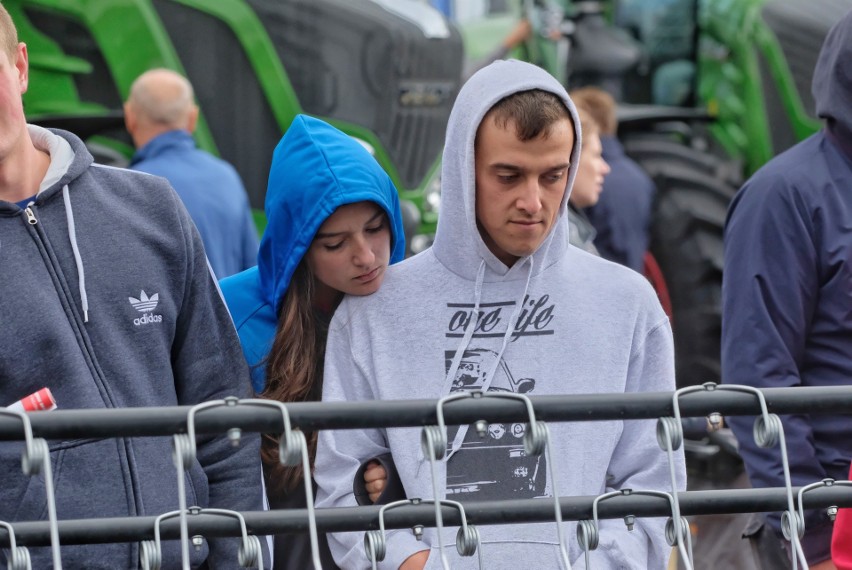 W sobotę Agro Show 2018 odwiedzały tłumy. Zobacz na...