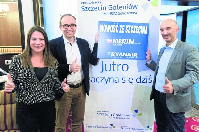 Wiceprezes Ryanaira Juliusz Komorek (po lewej) i prezes Portu Lotniczego Szczecin-Goleniów Maciej Dziadosz (po prawej).