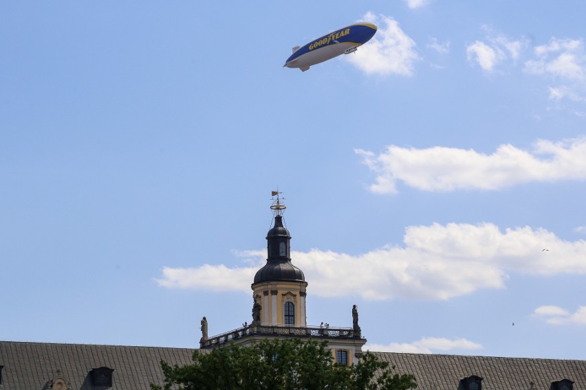 Potężny sterowiec nad Wrocławiem. Zeppelin krążył nad miastem [ZDJĘCIA]