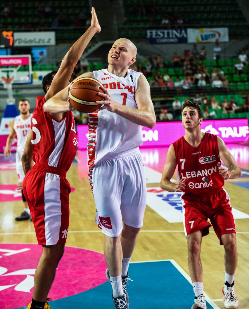 Damian Kulig - koszykarz, grający na pozycji silnego...