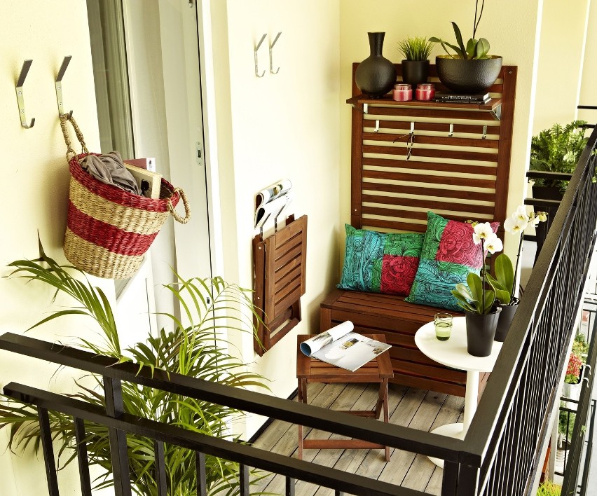Rośliny na balkonie stwarzają nastrój relaksu i kontaktu z...