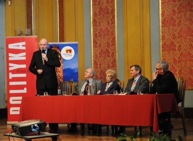 Od lewej: Michał Zaleski, Marek Ostrowski, Janina Paradowska, Jerzy Baczyński i Piotr Sarzyński