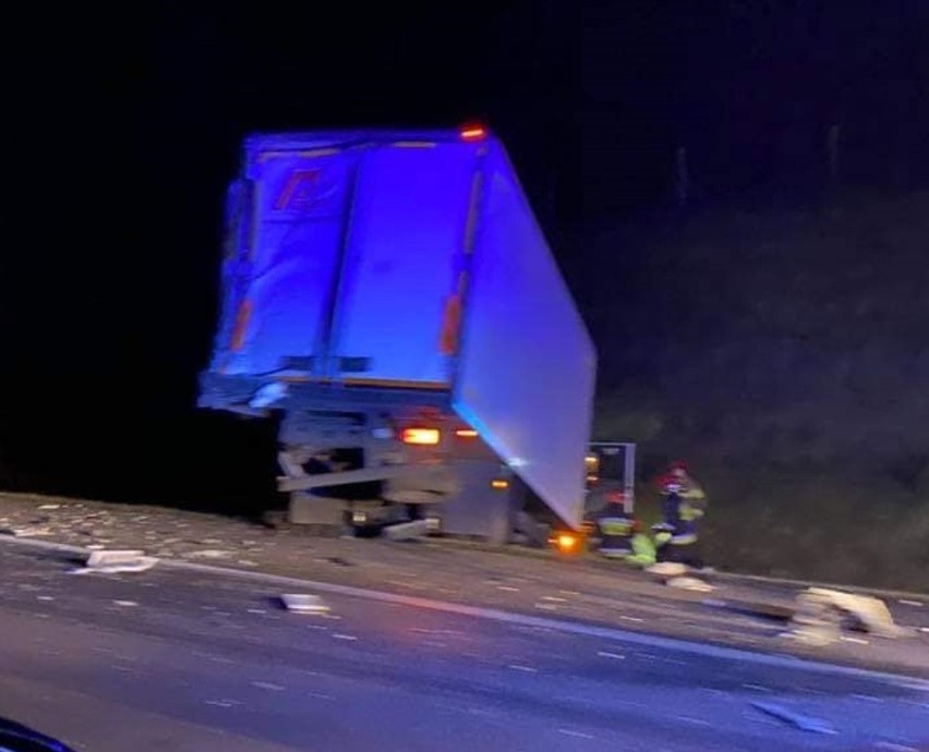 Koszmarny wypadek ciężarówek na autostradzie A2 pod Zgierzem. Ranny kierowca tira ZDJĘCIA