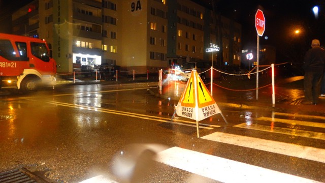 W niedzielę wieczorem w Sokółce doszło do groźnego wypadku. Jedna osoba trafiła do szpitala. Trzeba będzie także naprawić uszkodzoną linię energetyczną.