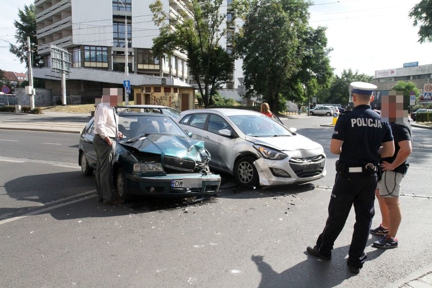 Wypadek koło Kredki i Ołówka. Trzy auta zniszczone, były utrudnienia w ruchu (ZDJĘCIA)