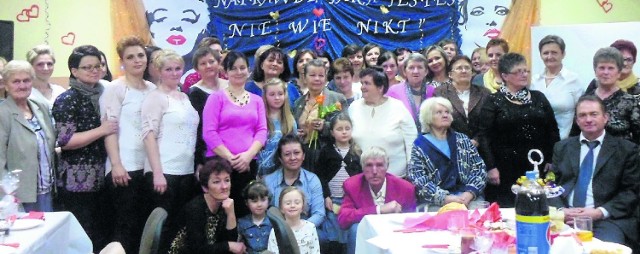 Dzień Kobiet w Kazimierzy Małej był bardzo udany. Na lokalnej imprezie świętowało pół setki pań.