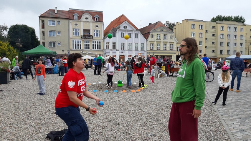 Festynowi towarzyszyły występy artystów z nurtu tzw....