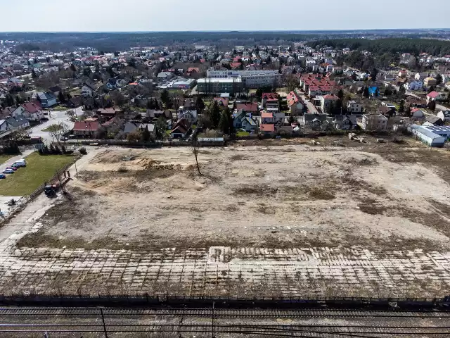 Radny Karol Masztalerz uważa, że nowy plan zachodnich Starosielc jest potrzebny, żeby możliwe było wprowadzenie na osiedlu (mowa tu o rejonie ulic Nowosielska, Meksykańska, w mniejszym stopniu Niewodnicka) sklepów i budynków z lokalami usługowymi