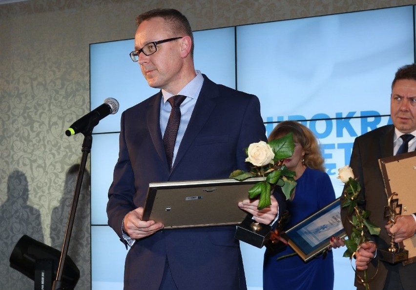 Artur Pabis i Sławomir Trepka z tytułami Lekarza Roku 2017 w specjalności chirurgia w województwie świętokrzyskim