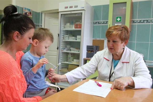 Z programu szczepień korzystają dzieci w wieku 2-3 lat.