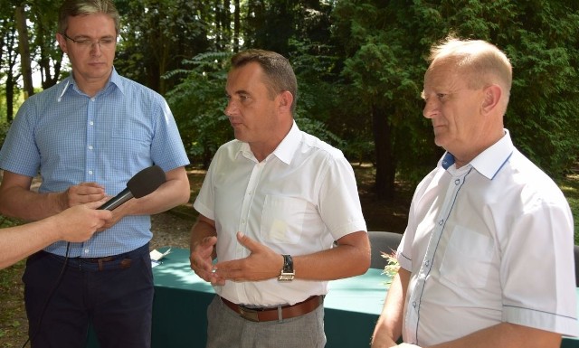 Władze Polskiego Stronnictwa Ludowego w regionie obiecały na spotkaniu w Czarncy, że pierwszy etap obwodnicy Włoszczowy rozpocznie się jeszcze w tej kadencji. 