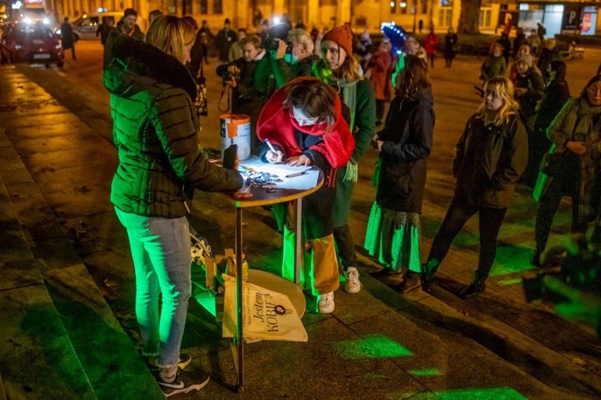 Protest pod hasłem „Macie krew na rękach” w Poznaniu....