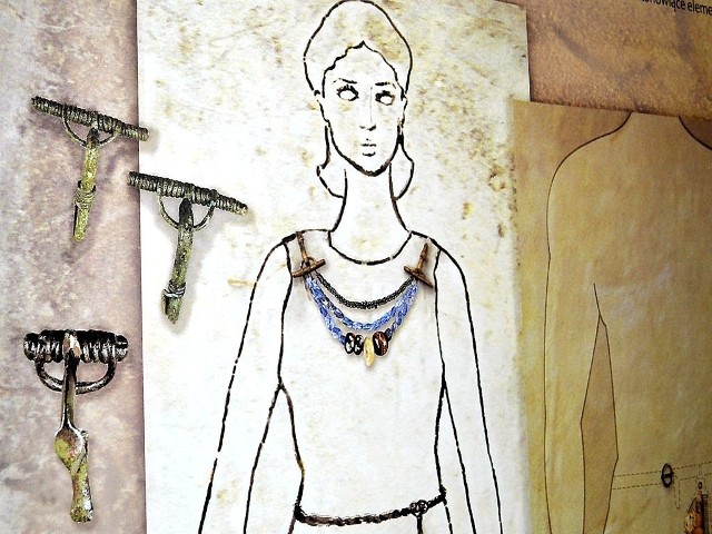 Gockie kobiety nosiły naszyjniki z paciorków, ale też ozdobne spinki i sprzączki