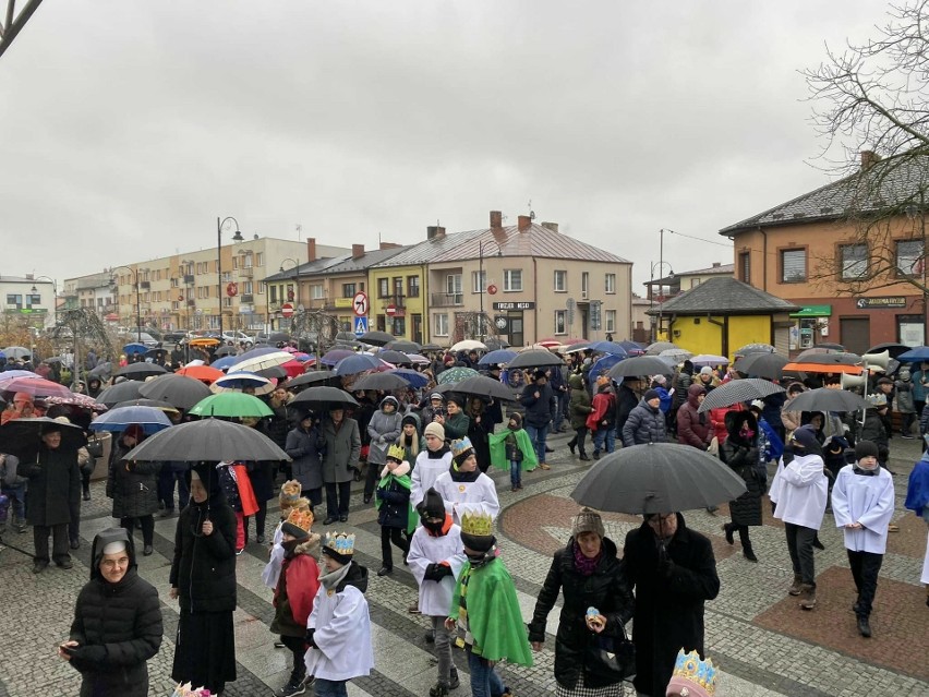 Mimo brzydkiej pogody, tłum mieszkańców Lipska wziął udział...