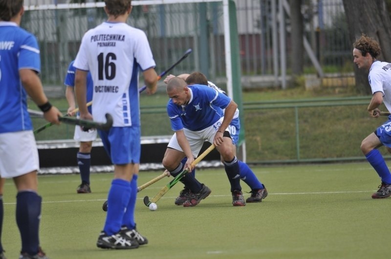 Hokej na trawie: Akademickie derby dla Politechniki Poznań [ZDJĘCIA]