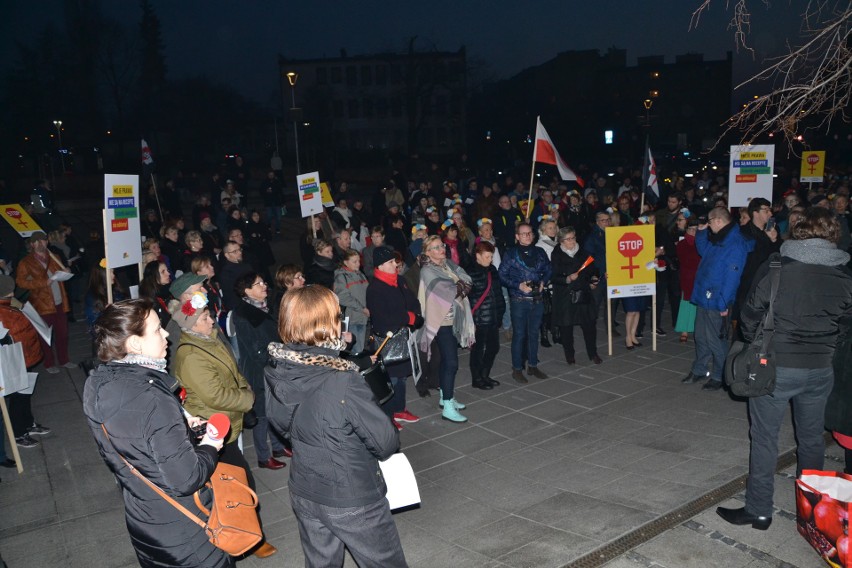 Kobiety głośno protestowały w Rybniku - na strajk przyszły tłumy WIDEO, ZDJĘCIA