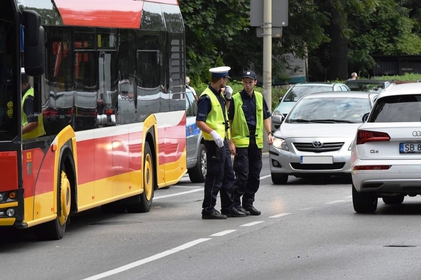 Wypadek autobusu w Bielsku-Białej: Pięć osób w szpitalu ZDJĘCIA
