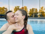 Prezydent Starachowic Marek Materek w podróży poślubnej. Romantyczne chwile z żoną... w basenie [ZDJĘCIA]