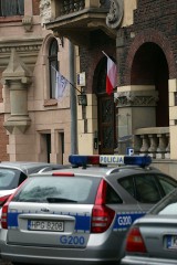 Kraków. Rzecznik Praw Obywatelskich domaga się wyjaśnień od policji w sprawie interwencji dotyczącej rysunków pod siedzibą PiS