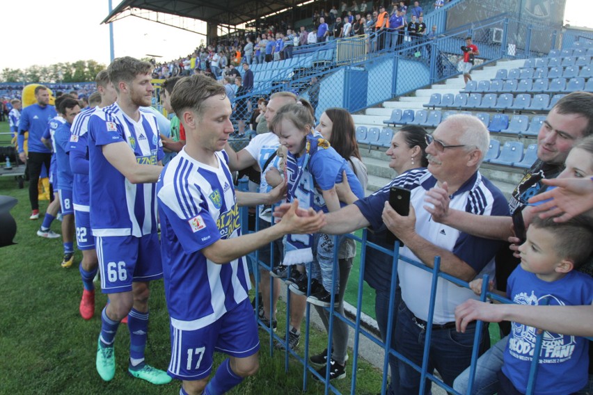 Ruch Chorzów - GKS Katowice 1:0. Tak cieszyli się kibice i piłkarze Niebieskich ZDJĘCIA