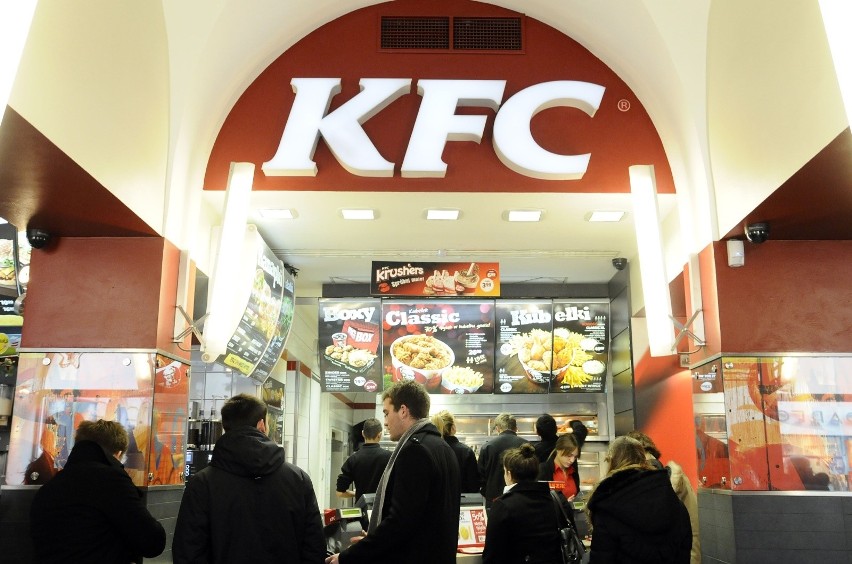 KFC rozdaje darmowe kubełki. Od której i gdzie promocja?...
