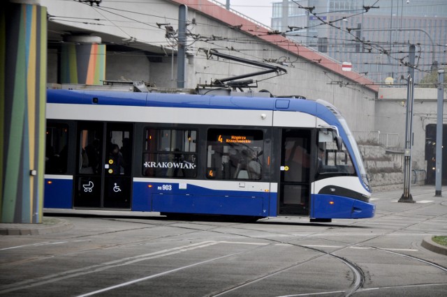 Urzędnicy postanowili znów włączyć sygnalizację świetlną na przejściach dla pieszych na rondzie Mogilskim.