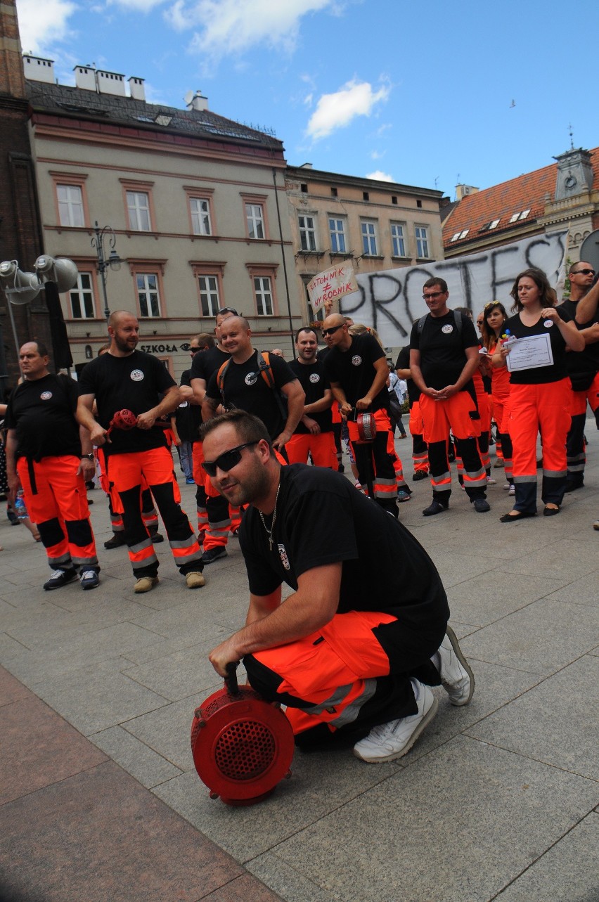 Kraków. Głośny protest ratowników medycznych