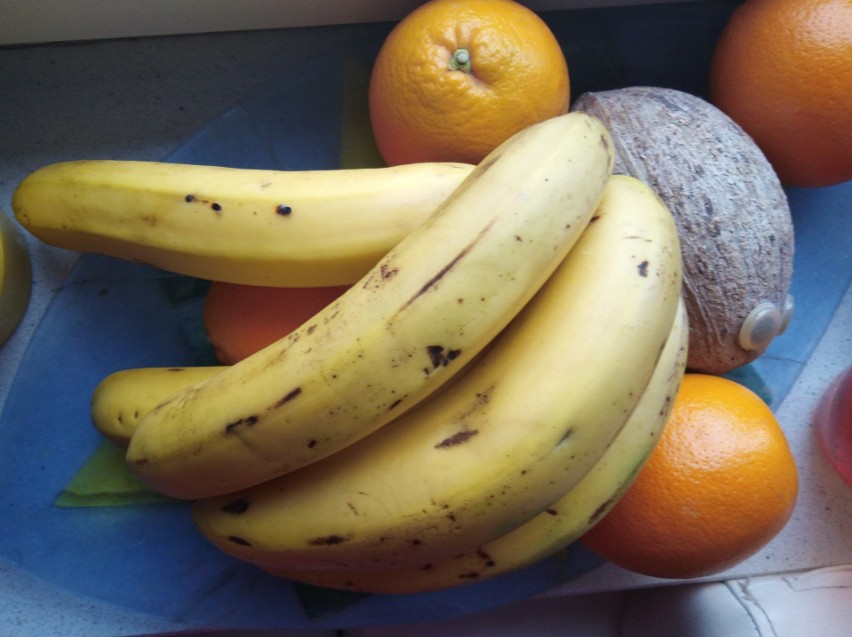 Do przygotowania naturalnego nawozu z bananów najlepiej...