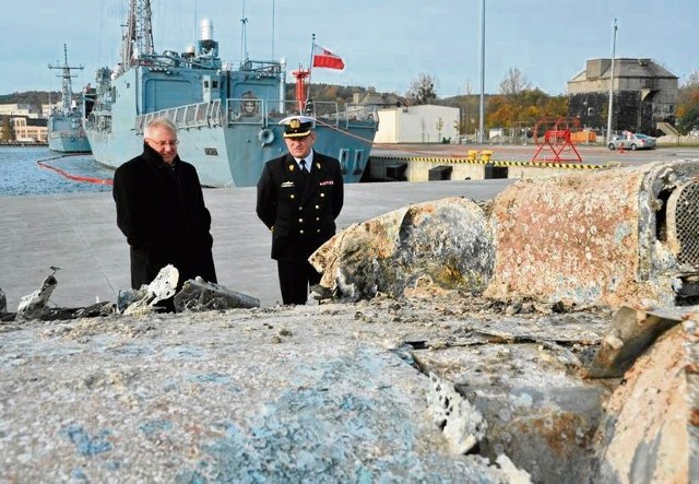 Przez ostatnie trzy tygodnie wrak leżał w porcie wojennym w Gdyni