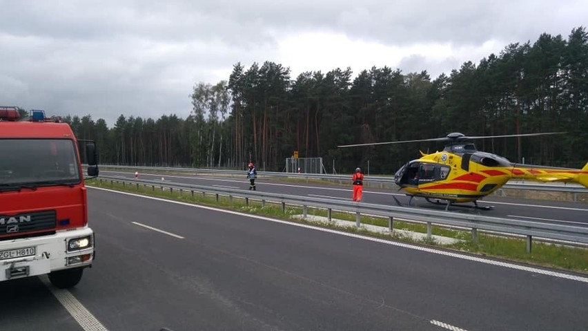 Kolizja na S3 między Goleniowem i Nowogardem. Samochód osobowy zjechał z jezdni i wpadł do rowu