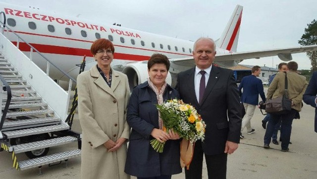 Premier Beata Szydło na lotnisku w Babimoście