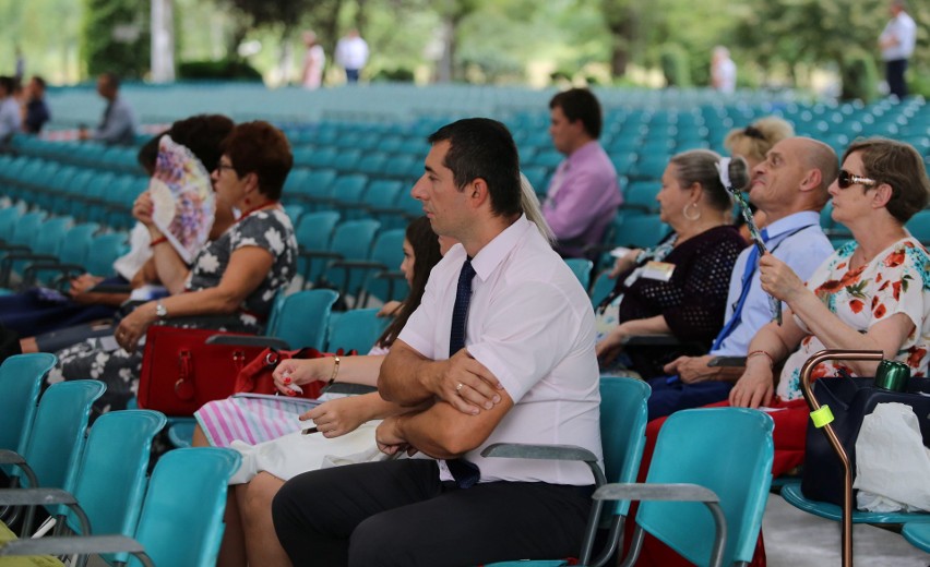 Kongres Świadków Jehowy w Sosnowcu, dzień drugi, 18 sierpnia...