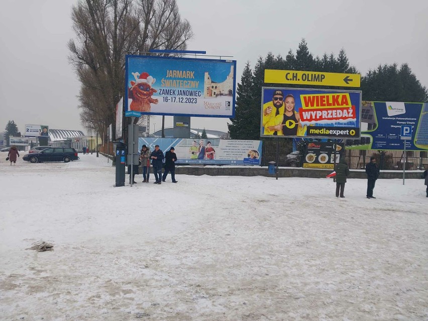 Lublin w drodze na Protest Wolnych Polaków. Z woj. lubelskiego do Warszawy wyruszyły 62 autokary