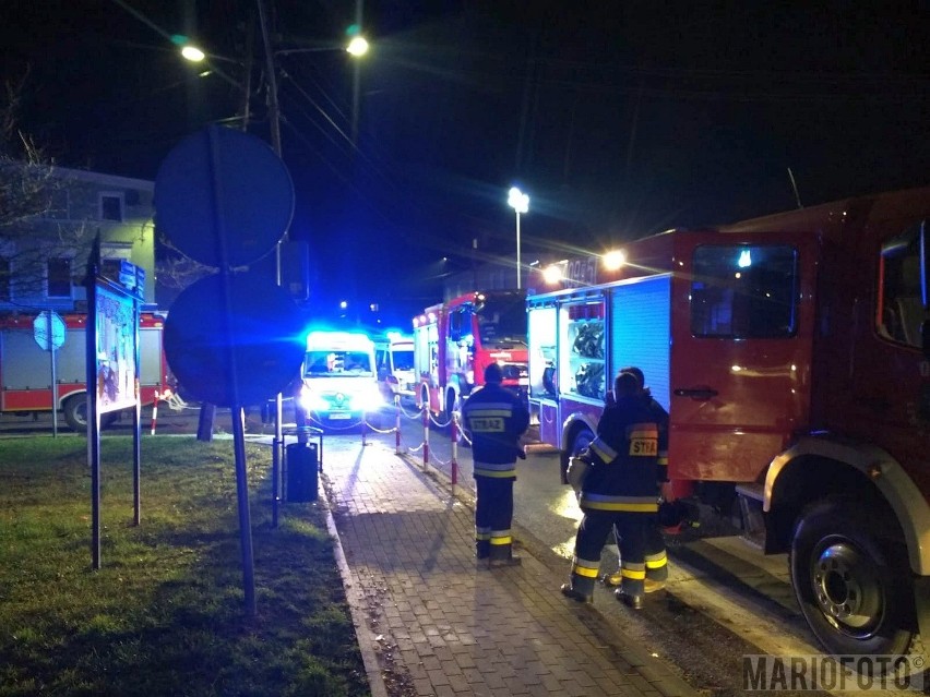 Pożar budynku wielorodzinnego w Lewinie Brzeskim. Dwie osoby ranne