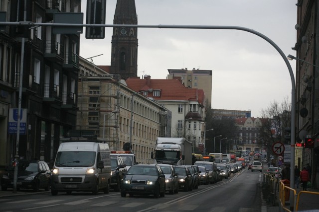 Największym i wciąż nierozwiązanym problemem są tzw. wąskie gardła komunikacyjne