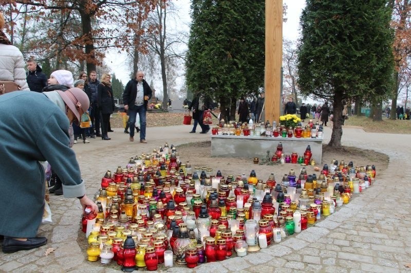 Dzień Wszystkich Świętych. Tłumy na cmentarzach (zdjęcia, wideo)