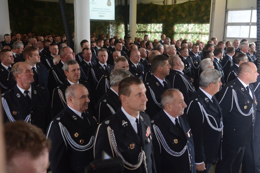 Premier Mateusz Morawiecki w Radomiu spotkał się ze strażakami z regionu radomskiego