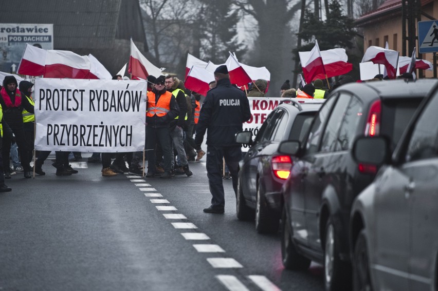 Protest rybaków na krajowej "6" w Malechowie [zdjęcia] 