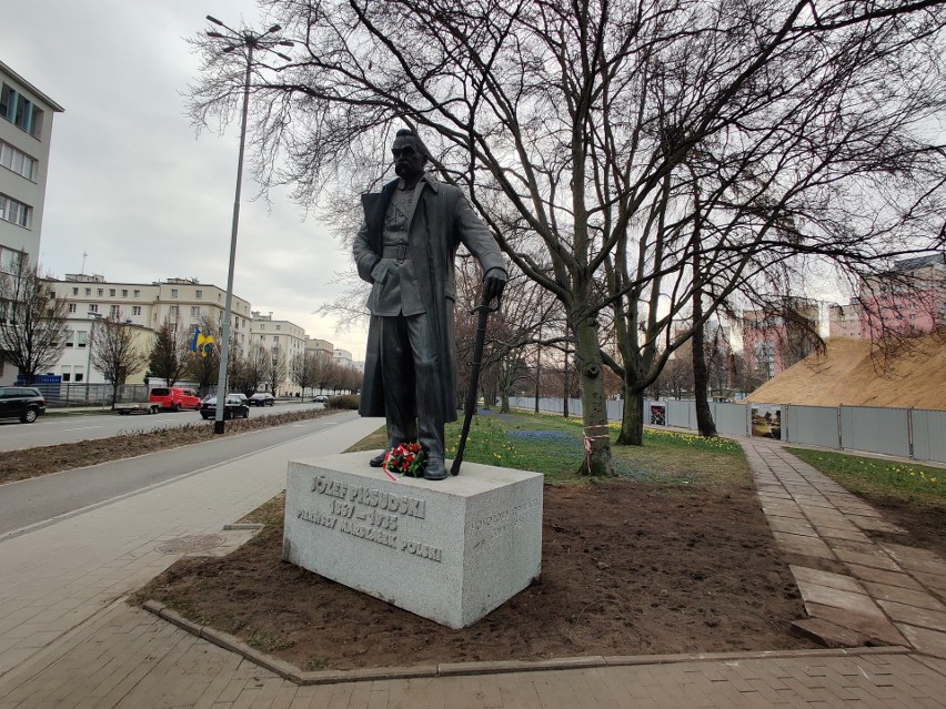 Pomnik marszałka Józefa Piłsudskiego w Gdyni zniknął? Nic bardziej mylnego