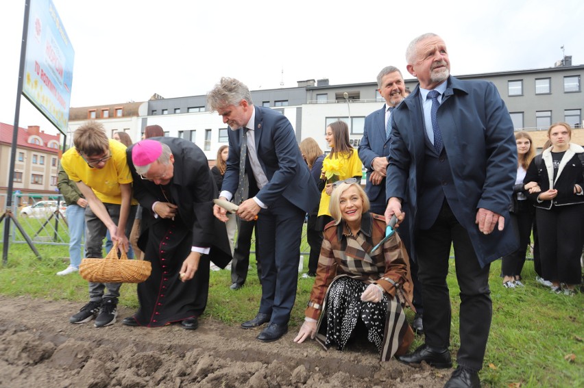 W Kielcach zainaugurowano 13. edycję wyjątkowej kampanii Pola Nadziei. Wolontariusze i goście sadzili żonkile. Zobaczcie zdjęcia