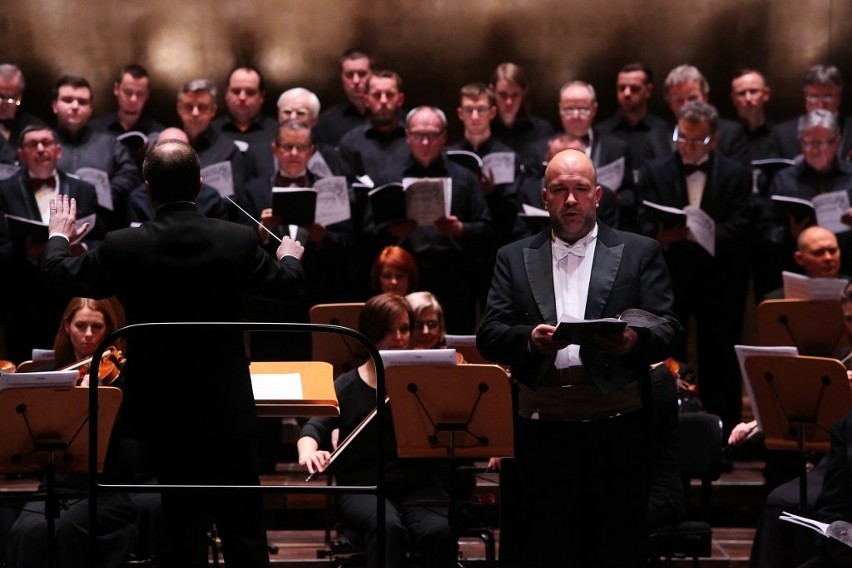 Szczecińska msza filmowa. W filharmonii zabrzmiał hymn Szczecina 