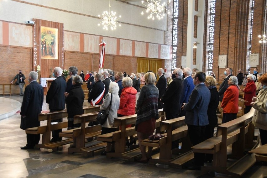 1 Maja inny niż w poprzednich latach. W Kielcach Solidarność modliła się o odwrócenie epidemii, było mnóstwo ludzi [WIDEO, ZDJĘCIA]