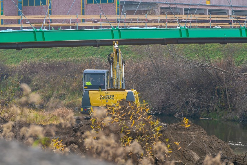 Nowy Sącz. Powstaje kolejna kładka dla rowerzystów [ZDJĘCIA]