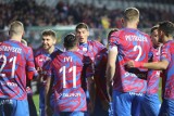 PKO Ekstraklasa. Warta Poznań - Raków Częstochowa ONLINE. Gdzie oglądać w telewizji? TRANSMISJA TV NA ŻYWO. Papszun celuje w mistrzostwo