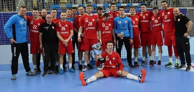 Polscy piłkarze ręczni znów wygrali po karnych! Pięć bramek Arkadiusza Moryto z PGE VIVE Kielce [ZDJĘCIA]