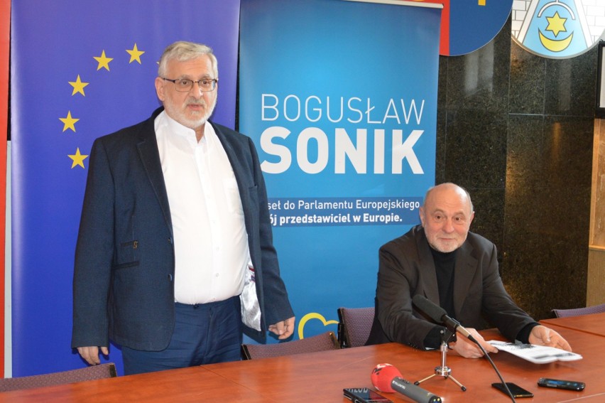Europoseł Bogusław Sonik otworzył biuro w Ostrowcu Świętokrzyskim. Wierzy, że poprowadzi je również po wyborach