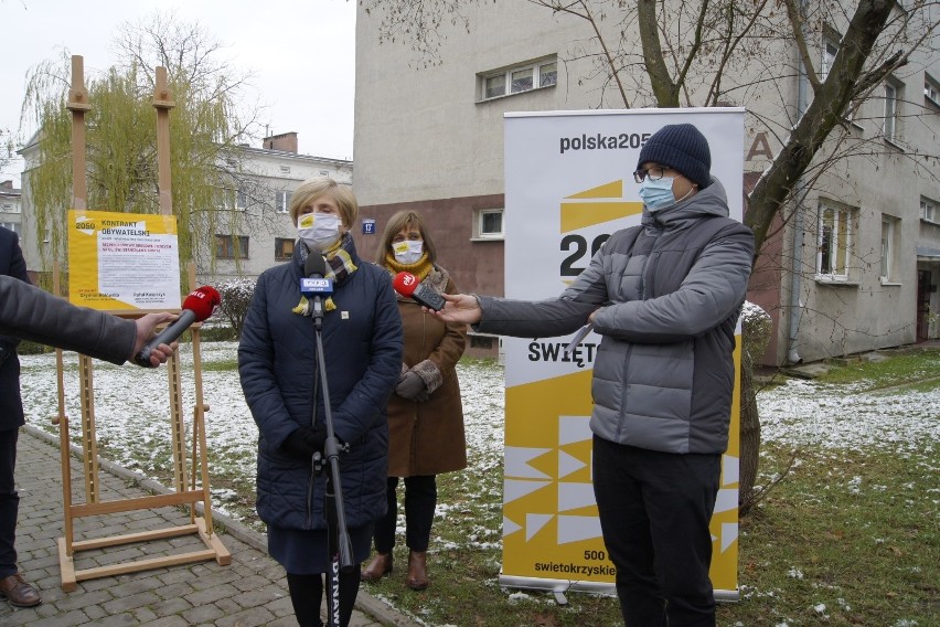 Działacze Ruchu Polska 2050 podpisali Kontrakt Obywatelski z mieszkańcami ulicy Świętego Stanisława Kostki w Kielcach [ZDJĘCIA]