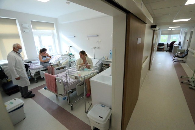 16 grudnia wojewoda kujawsko-pomorski cofnął wydane przez siebie na początku października zalecenie dotyczące odwołania porodów rodzinnych w regionie