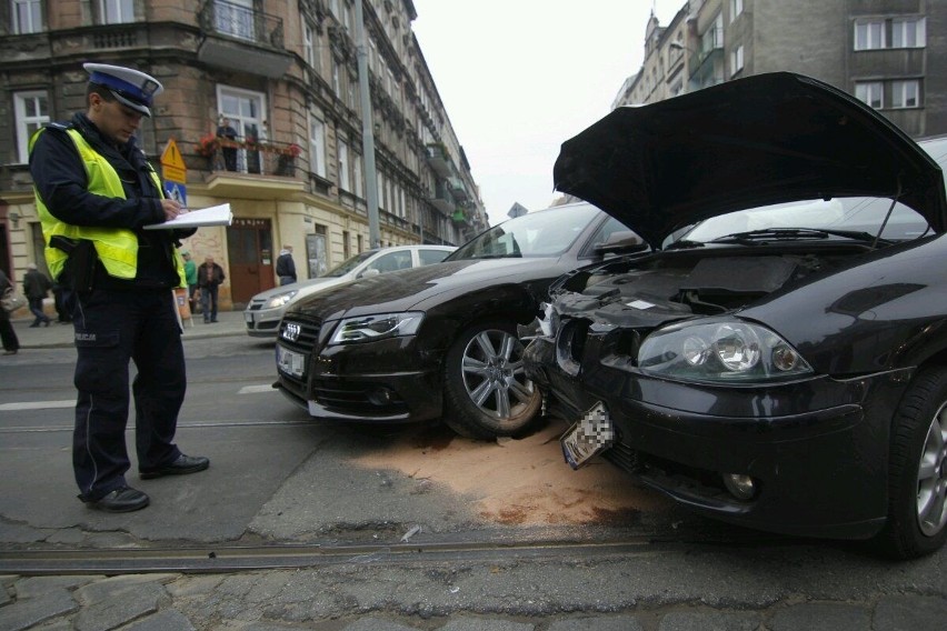 Wrocław: Wypadek na skrzyżowaniu Nowowiejskiej i Żeromskiego [ZDJĘCIA]